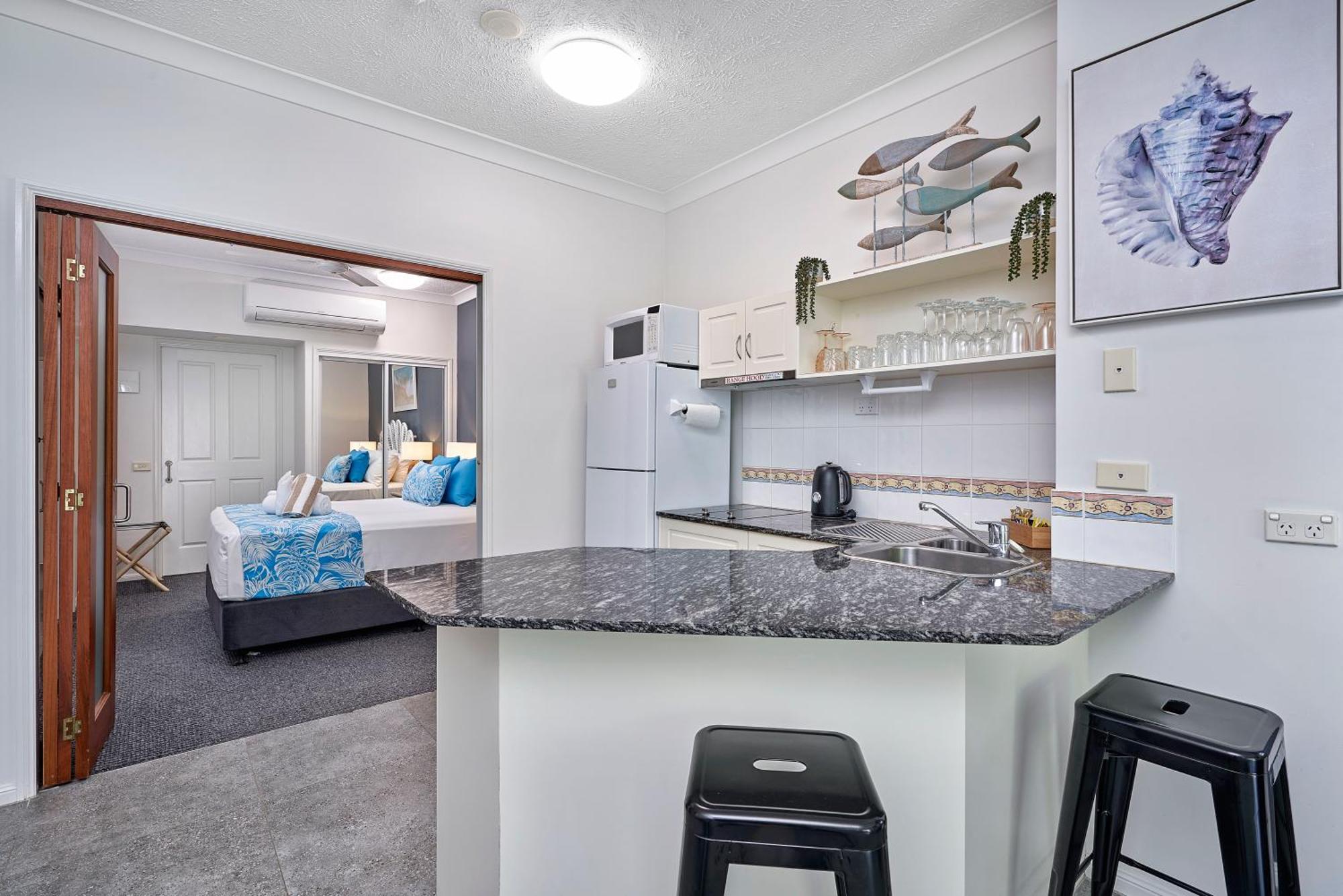 Alassio Apartments With Direct Pool Access بالم كوف الغرفة الصورة