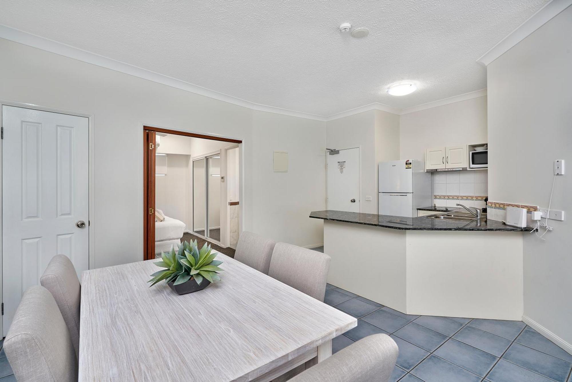 Alassio Apartments With Direct Pool Access بالم كوف الغرفة الصورة